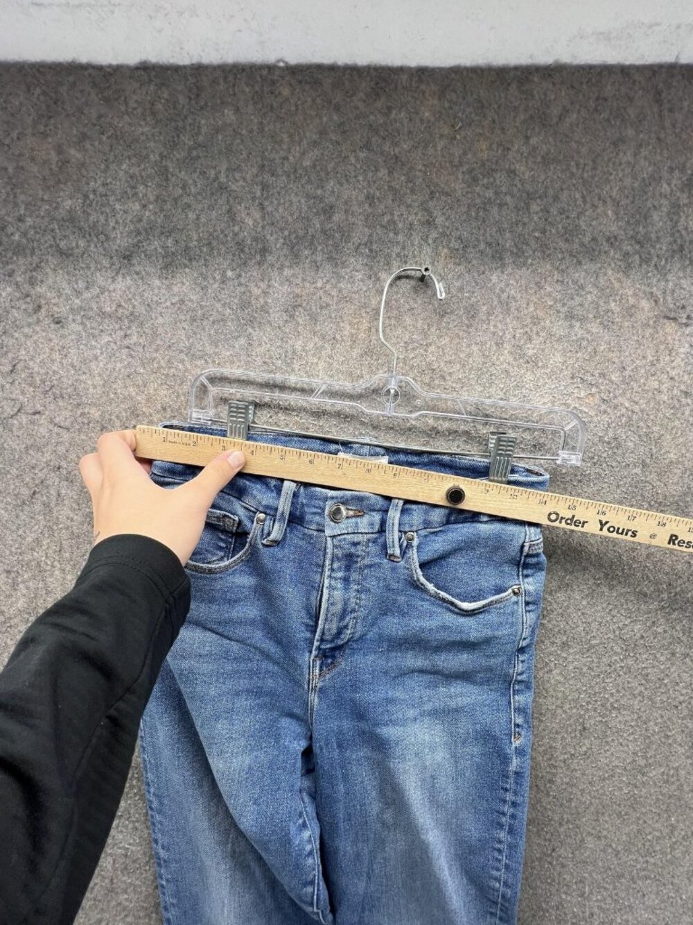 Good American Cropped Slim Jeans Womens 8/29 Blue Medium Wash 30x26 Raw Hem - Picture 3 of 11